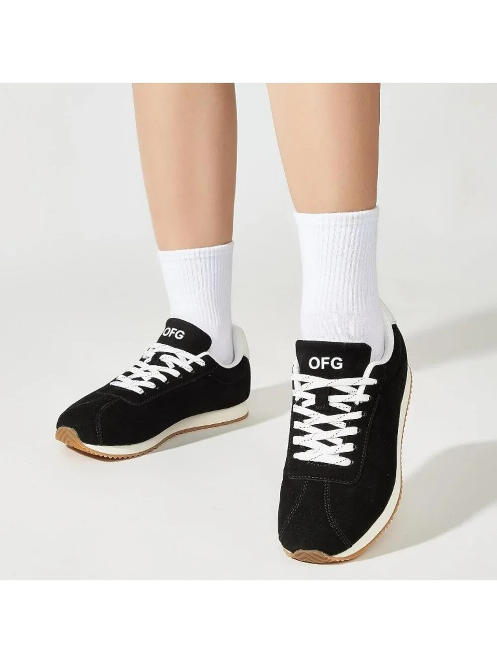 Women's Black Comfortable Low Top Classic Retro Running Lightweight Sneakers